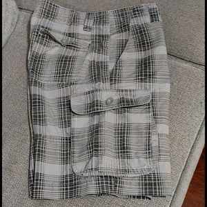 Mens cargo shorts size 33. ⭐